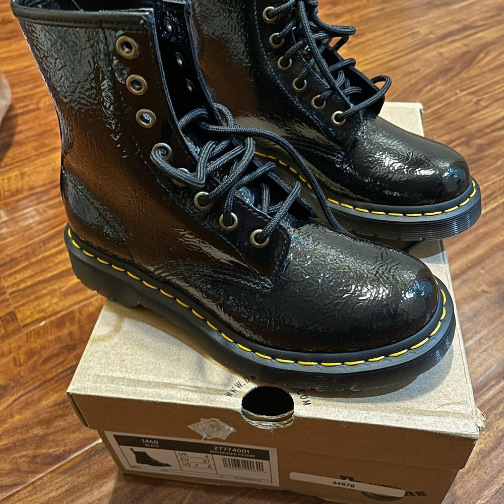 Dr. Martens Women 1460 Boots